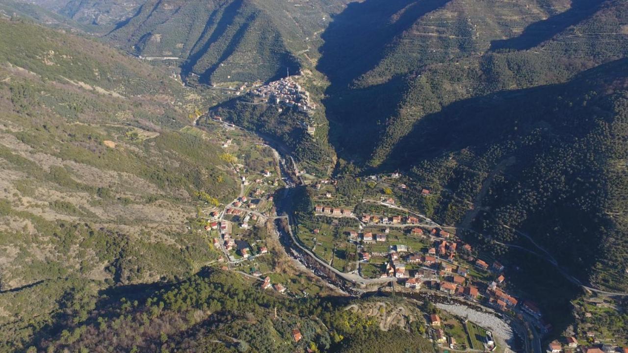 Casa Baciccia Lägenhet Badalucco Exteriör bild